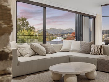 Effortless luxury with lake views