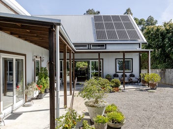 Captivating Home and Garden