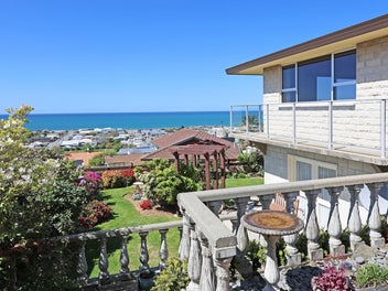 SURE TO DELIGHT WITH VIEWS TO EXCITE