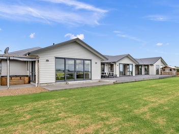 Large & Luxurious Lifestyle with Incredible Views