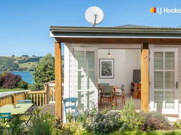 Stunning Views & Garden Paradise