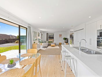 Expansive Family Living on 1,579m²