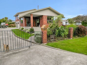 5 Bedroom Family Retreat!