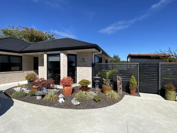 Modern Private Retreat on Edge of Lynmore