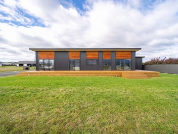 Modern Stunner Near the Lake