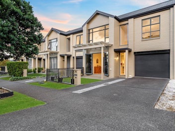 Spacious & Stylish Terrace Living with a View