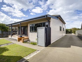 Easy Living, Epic Garaging, Top Location