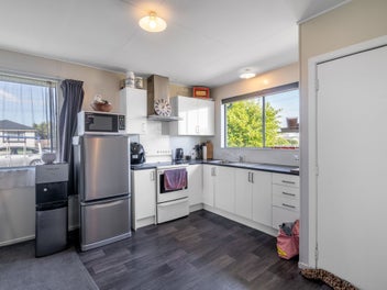 Perfect Starter - Solid 1970's - 3 Beds and Garage