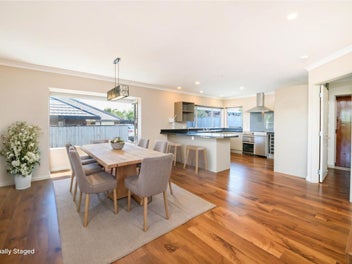 Elegant living on Summerhill