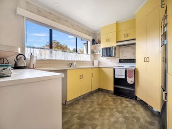 Super Central Victoria Gem!
