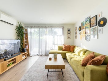 Charming 2 Bed Standalone - Welcoming all offers!