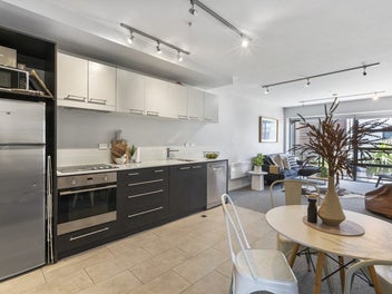 Stylish & Solid 3-Bedroom Apartment in Mount Cook