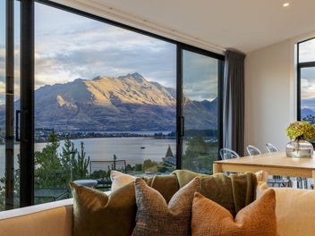 Modern Comfort, Remarkable Views