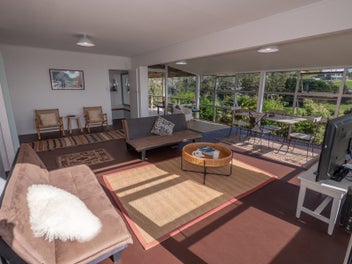 Beachside Living with Guest Suite Below
