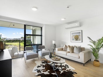 Modern, Light-Filled Apartment with Lake Views