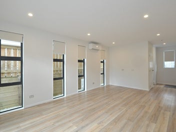 Vendor Says SELL--Modern Living in Prime Location!