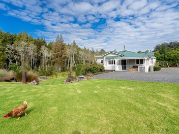 Charming Bungalow + Large Shed