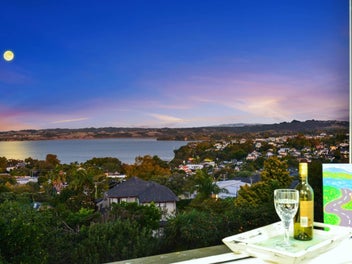 Breathtaking Sea Views & Relaxed Coastal Lifestyle