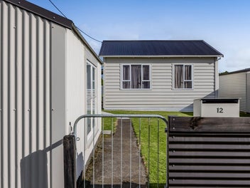 MOVE IN READY WITH BONUS SPACES!