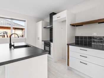 Freshly Renovated & Vendors want SOLD!