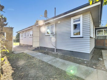 Classic Quarter Acre, So Much Potential!