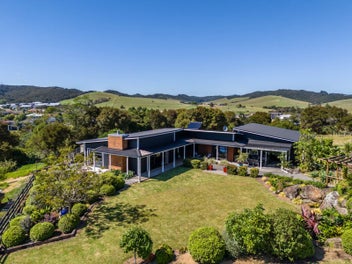 Luxury Living & Ultimate Entertainer