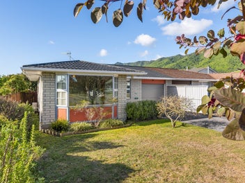Easy Peasy Living - Waikanae