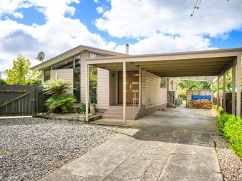 Immaculate home – move in ready
