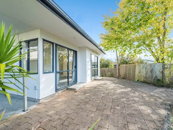 Renovated & Gorgeous Private Living