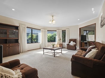 Easy care brick - cul-de-sac living