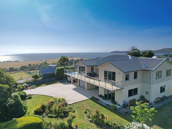 SEA VIEWS TO STUN THAT ARE NEVER HO-HUM