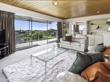 Spacious family retreat with Rangitoto views
