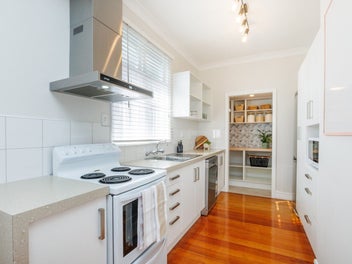 Immaculately renovated, easy-living!