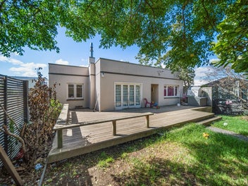 Must Sell - 3-Bedroom Do-Up in Prime Papatoetoe!