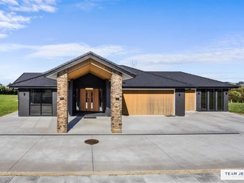 The Luxury Retreat - Functional and Spacious