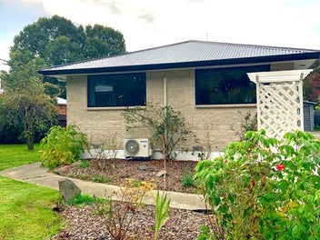 Vendors Relocating - Priced To Sell