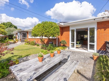 Spacious Family Home in Quiet, Leafy Location