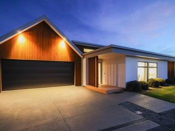 Luxury Reimagined – A Masterpiece of Modern Living