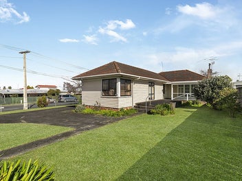 #THEDAY PRIME CORNER SITE - OWNERS RETIRING!