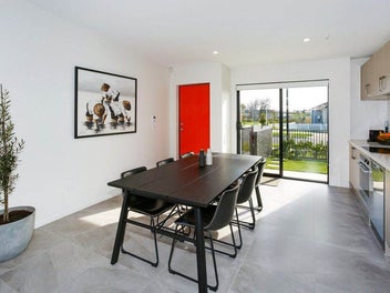 Great location, living w outdoor privacy Pukekohe