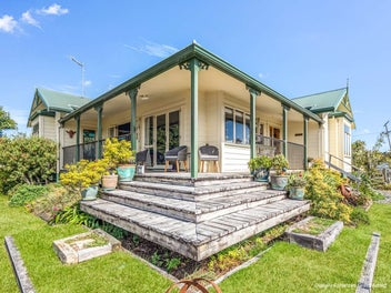 Modern Villa on Rural Setting near City!