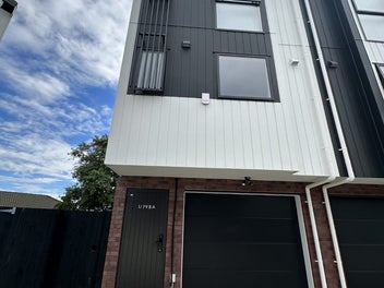 Image 1 of 20