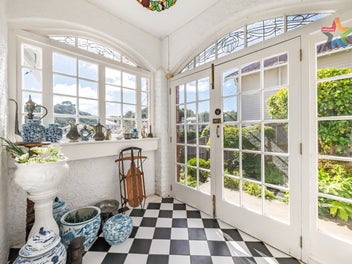 Easy-Living Large Family Home