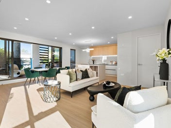 Brand New Freestanding in DGZ