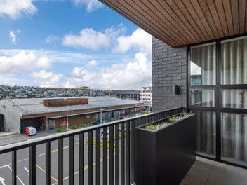 Premium Lock-and-Leave in Long Bay