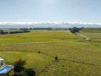 Central Wairarapa lifestyle with river access