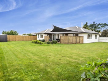 Spacious, Sunny & Conveniently Located