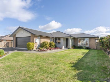 Sunny Brick Home in Wharewaka