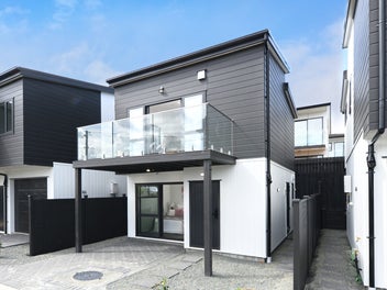 Freehold, Free Standing First Home in The Bay