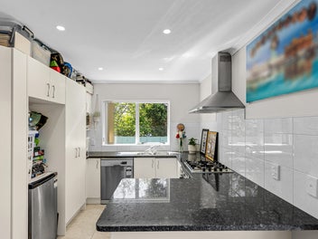 Spacious 5-Bedroom Family Home in Papatoetoe